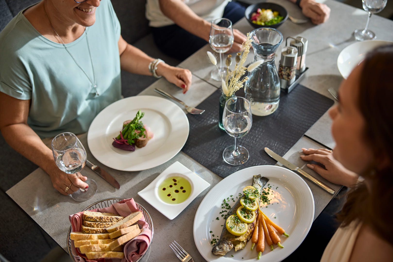RCFS_Main-Restaurant_15830_WOL__1_.jpg 