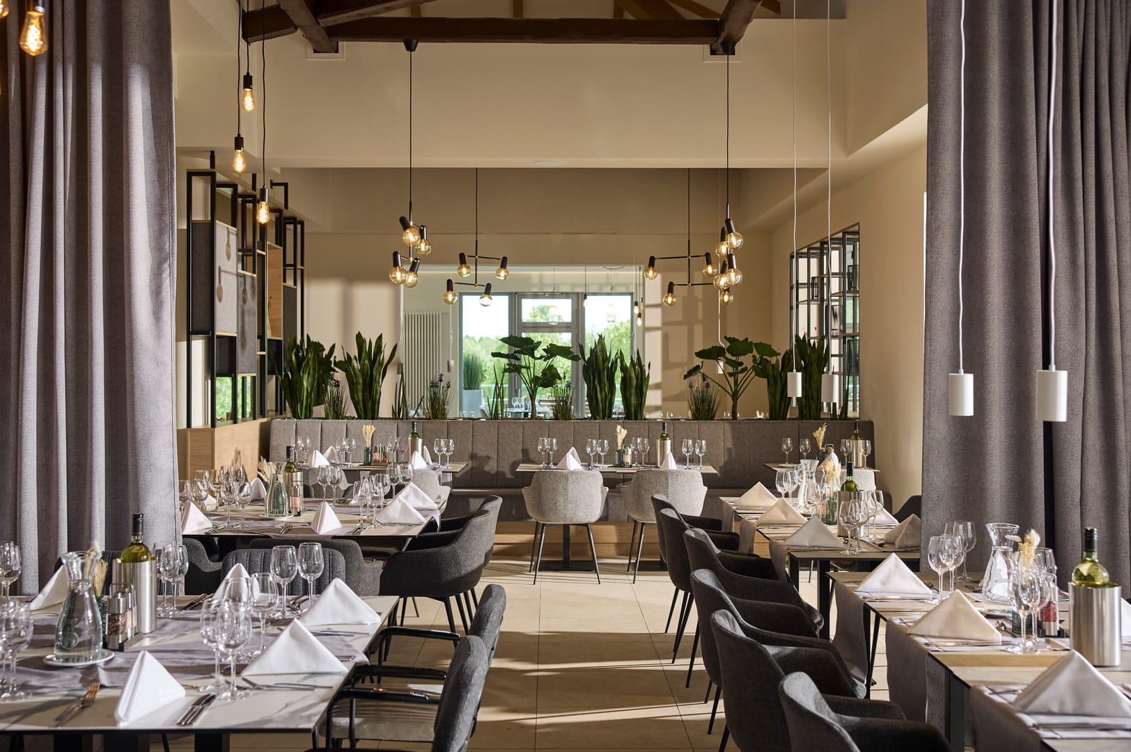 RCFS_Main-Restaurant_15833_WOL__1_.jpg 