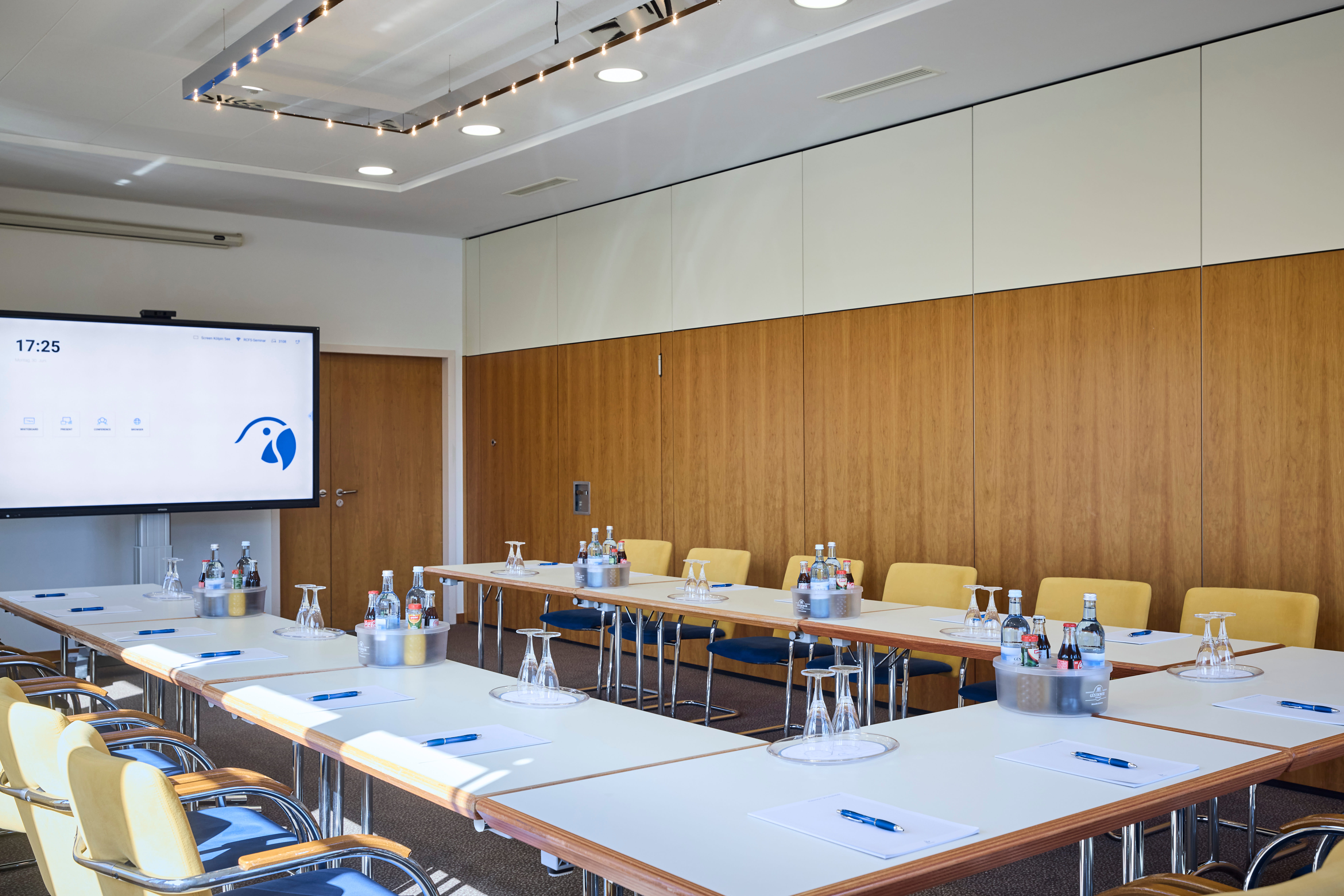 RCFS_Meeting-Room_16188_WOL__1_.jpg 