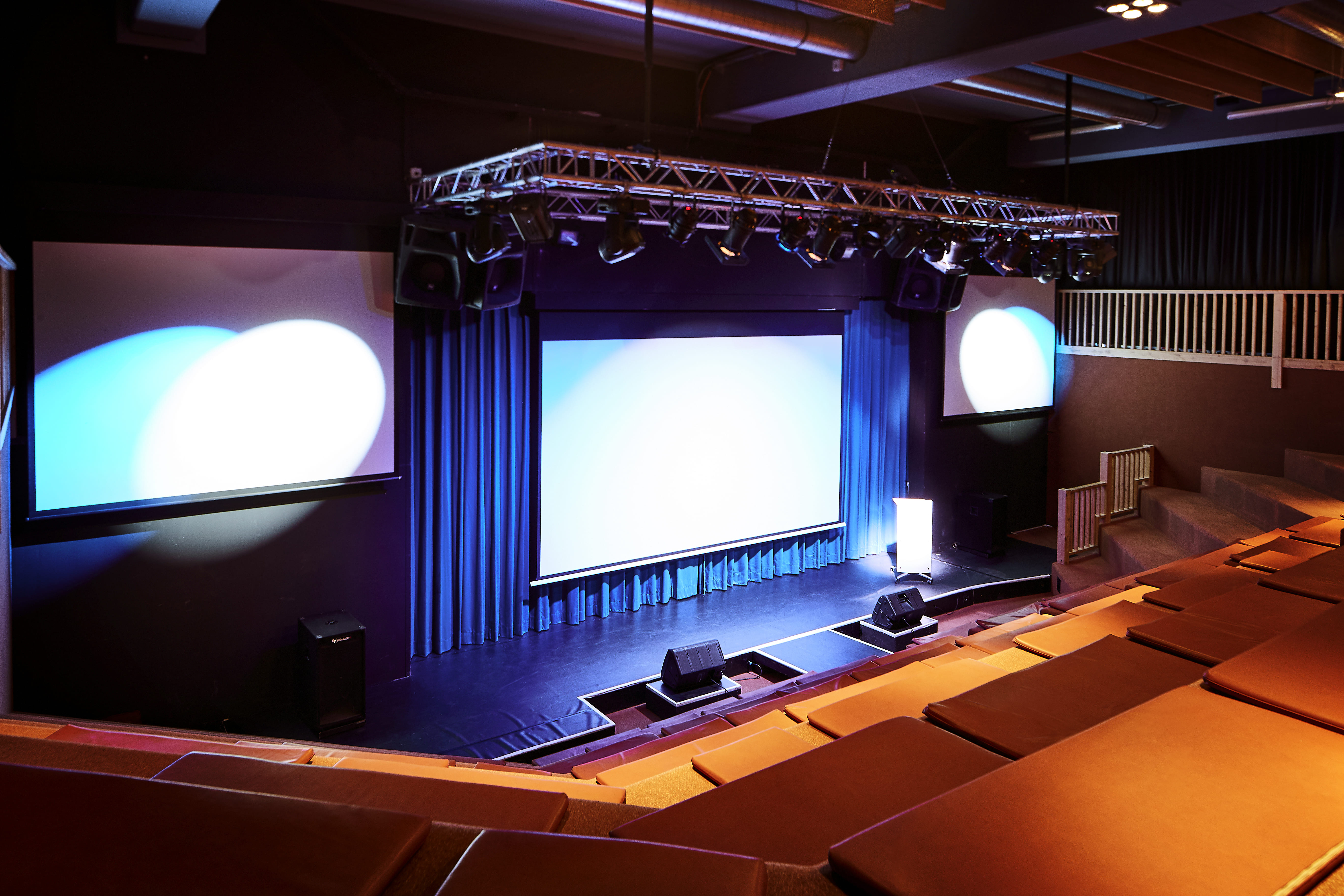 am79_12354_Theater_WOL.jpg 